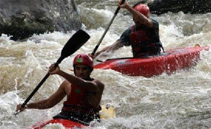  A 3ª Etapa da Copa Brasil de Canoagem Descida, que acontece neste sábado e domingo na Reserva Ecológica do Rio Bracinho, em Schoeder, interior de Santa Catarina, promete ser das mais acirradas do circuito nacional da modalidade / Foto: Divulgação